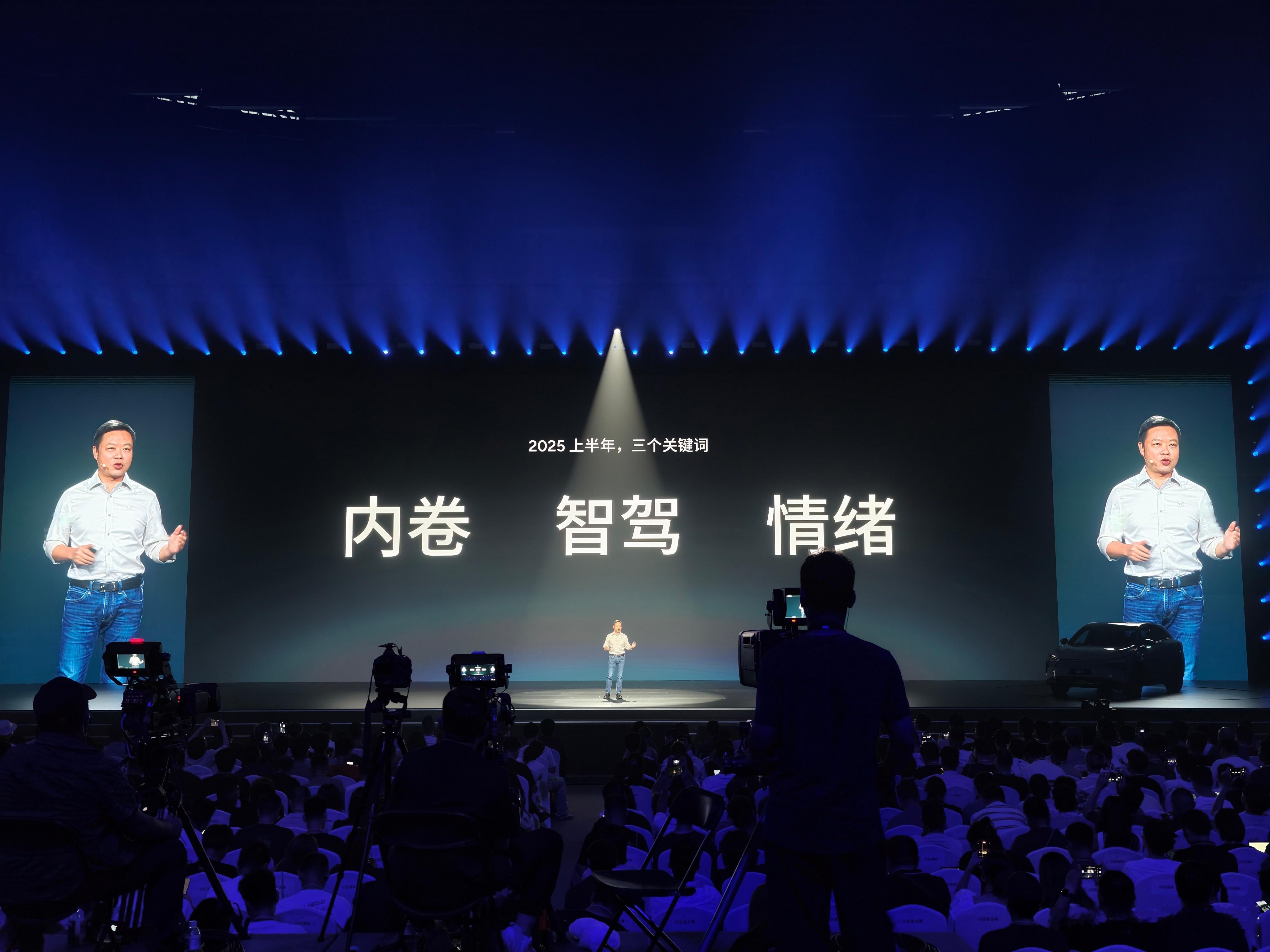 小鹏G7上市～蹲住了！小鹏G7发布震惊央视朱广权小鹏G7太香了  ​​​
