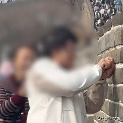 张某霞你俩姐妹这下好了全国人民都知道了，你俩不会以为把名字刻在八达岭长城上，以后