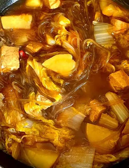 秋天要多吃土豆和白菜，教你个神仙吃法，营养又下饭。我家一周吃6次都吃不腻。
 