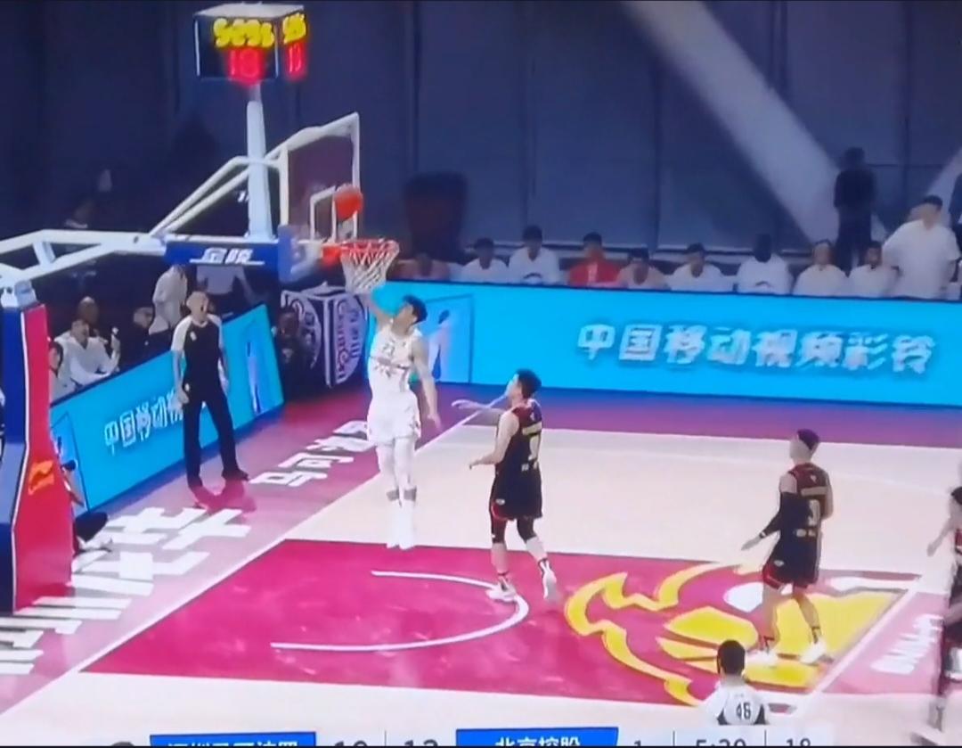 今晚19:35，CBA常规赛焦点战：北控VS广东，谁将笑到最后？
今晚19:35