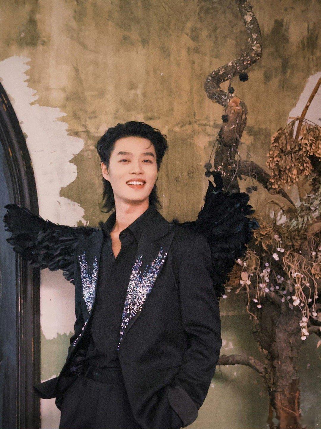 柯淳 云南怒江的 额滴神啊这是谁给柯淳做的妆造，好好的帅哥被打扮成云南怒江的傈僳