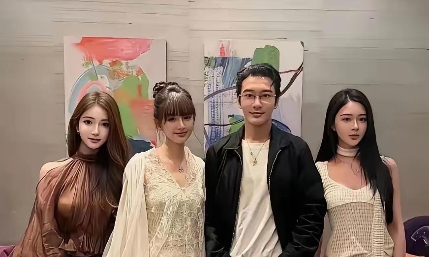 黄晓明和新女友及其他两个女性朋友合影，黄晓明明显变年轻了。看上去三个女孩的长相都