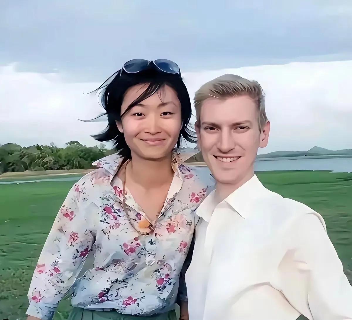 这是敬一丹的女儿王尔晴，和她的洋女婿尼克！敬一丹最后住院这三个月，多亏了女儿和女