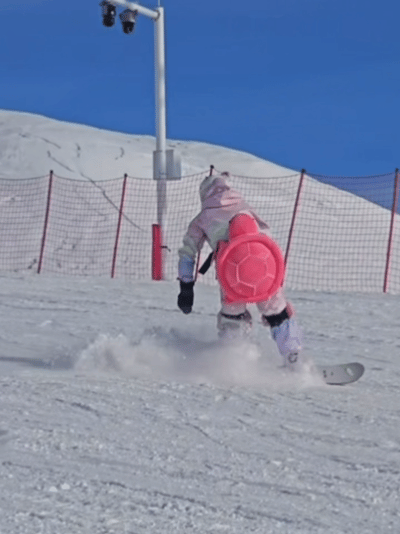 谁懂这个全妹滑雪有多努力！结结实实摔了几十次啊啊超用心的付出➕超强的运动天赋➕愈