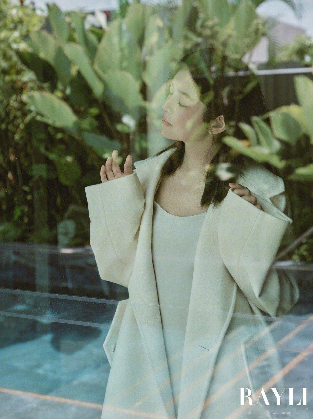 陈妍希南洋假期大片陈妍希南洋循迹大片 陈妍希在《瑞丽》大片里诠释了什么叫“度假感