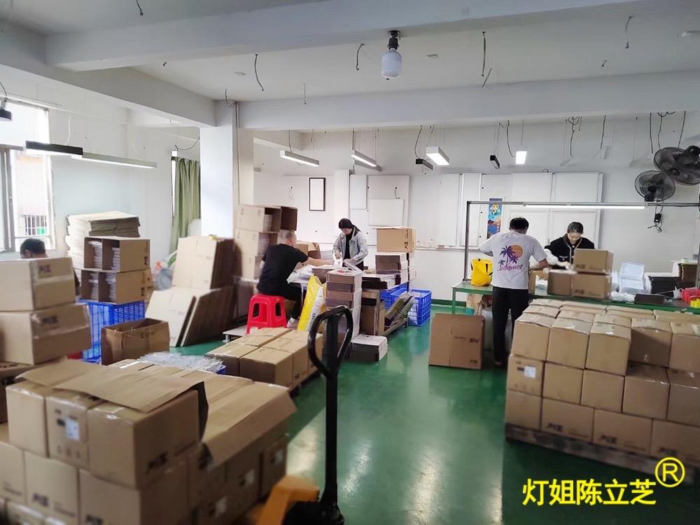 陈立芝写日记的第596天：12月1日 周日 晴
周末，早起，阅读摘抄！
今天农历