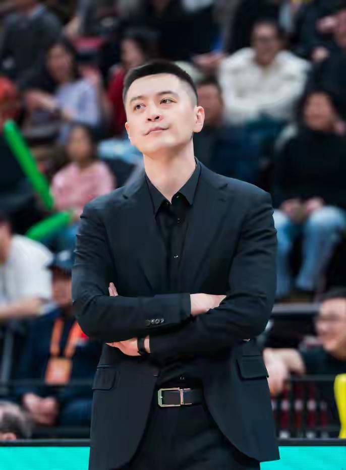 今晚19.35分辽宁队将在客场对阵江苏队，辽宁队目前的战绩为6胜5负排名第10位