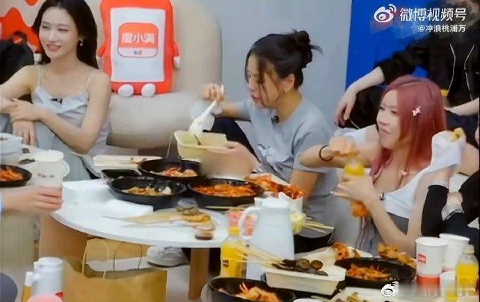 江语晨江语晨在用我家汤勺吃饭乘风2026万万没想到最先出圈的是姐姐干饭名场面 