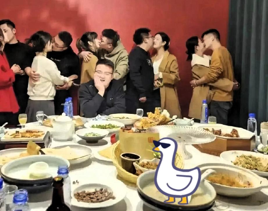 同学聚会：
本是叙旧互帮之事，
却越来越见不得人！

以前的同学聚会，大家都是叙