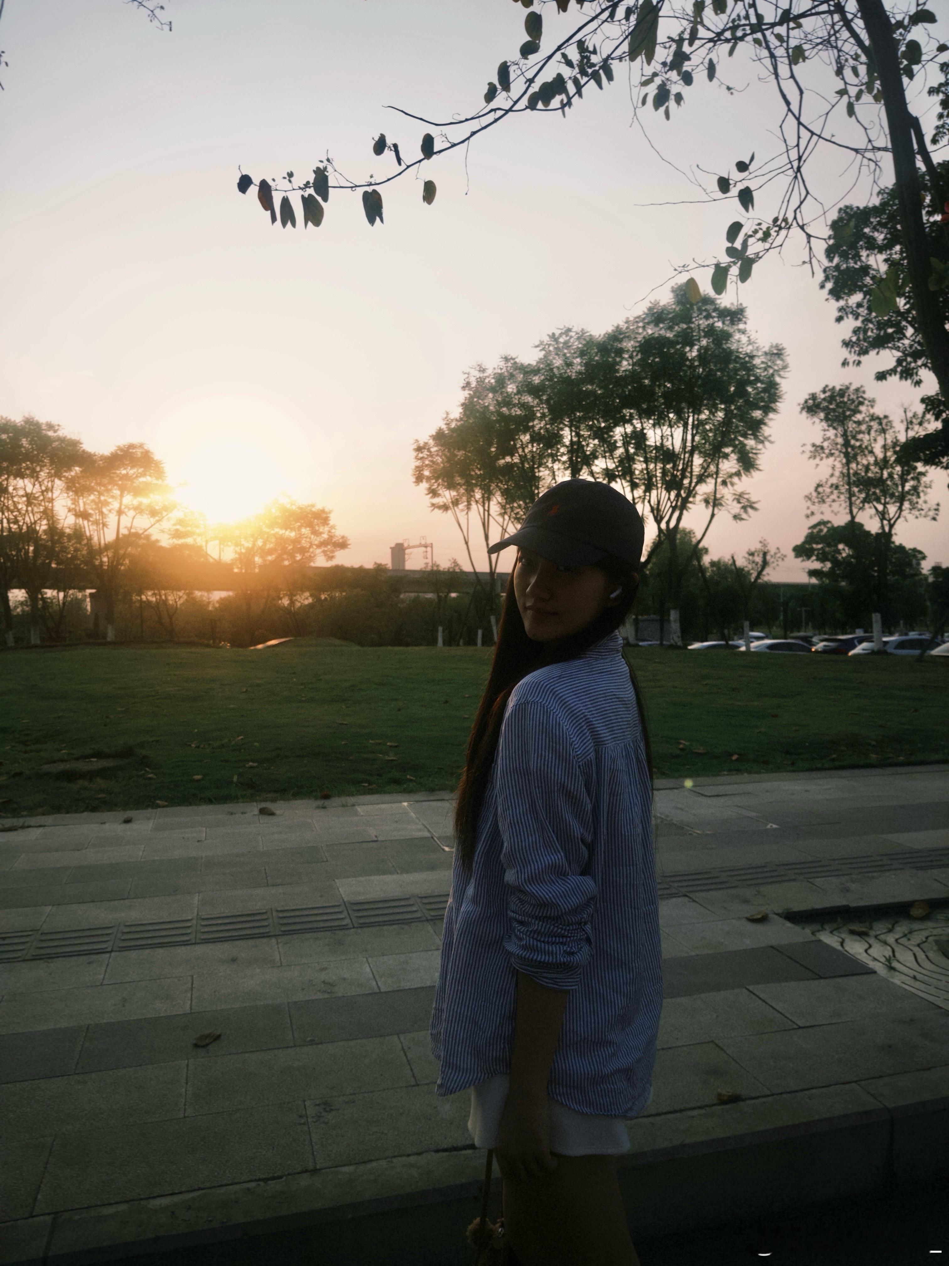 成都这么热是要干嘛[顶] ​​​