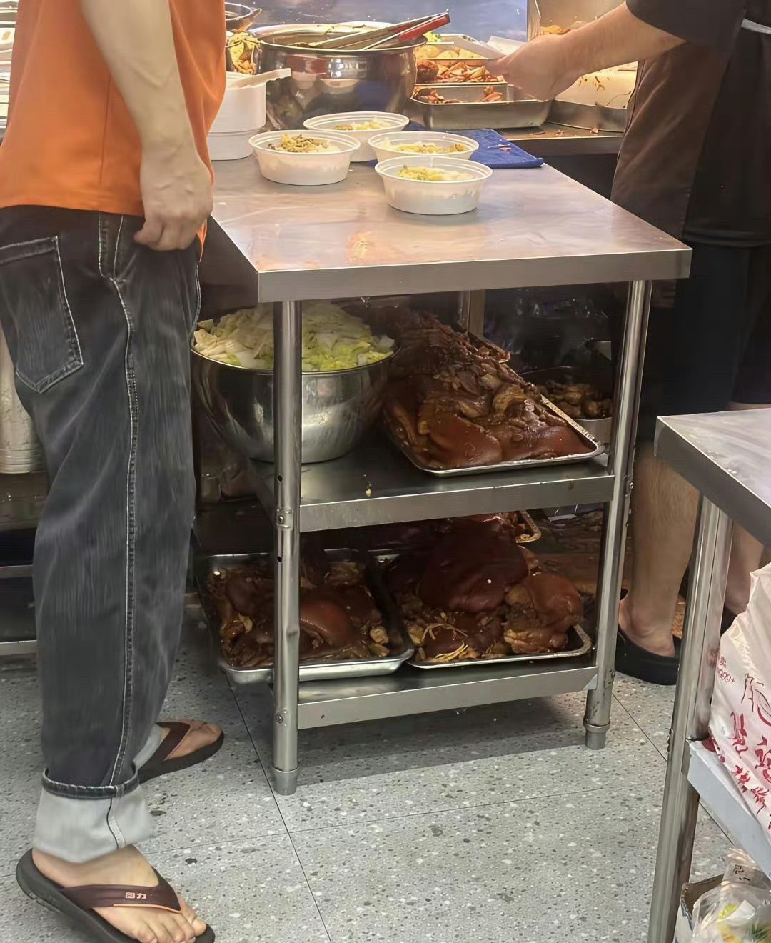 看完以后再也不吃隆江猪脚饭了