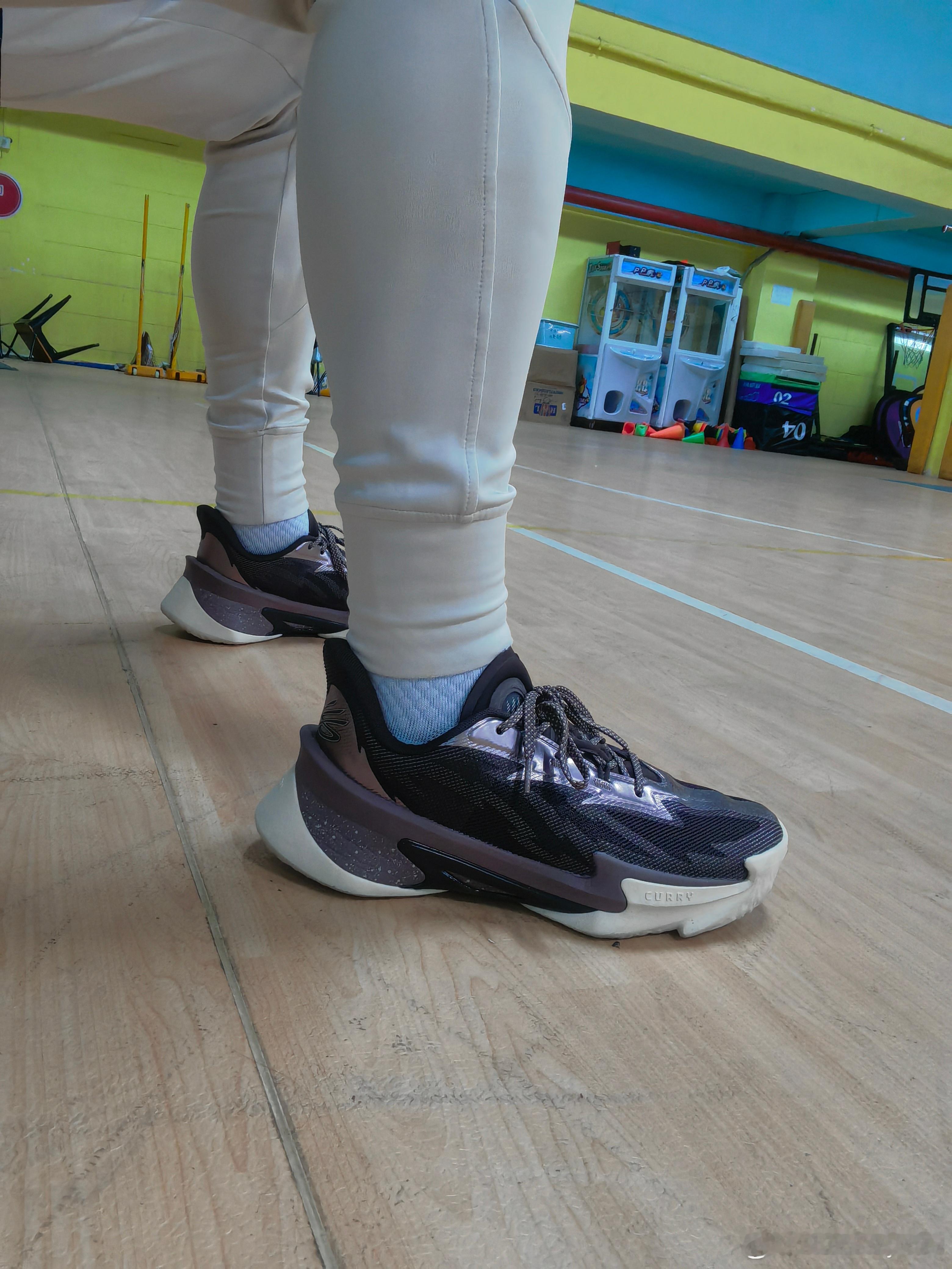 本年度最满意的实战款，甚至是最好穿的库里战靴Curry Brand S7 长测体