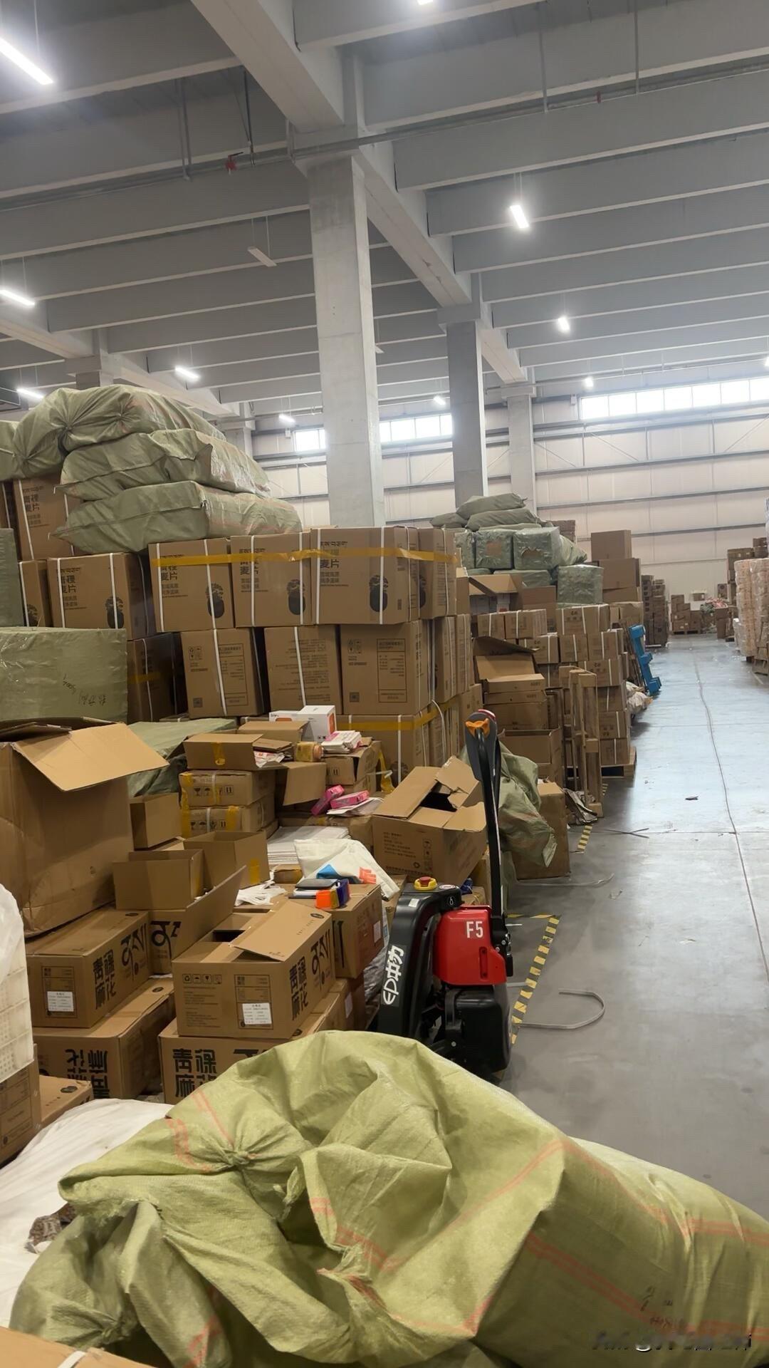 真诚提问，仓库男生多少钱愿意长期做
小仓库货没那么多，打包打单收拾都要做，开多少