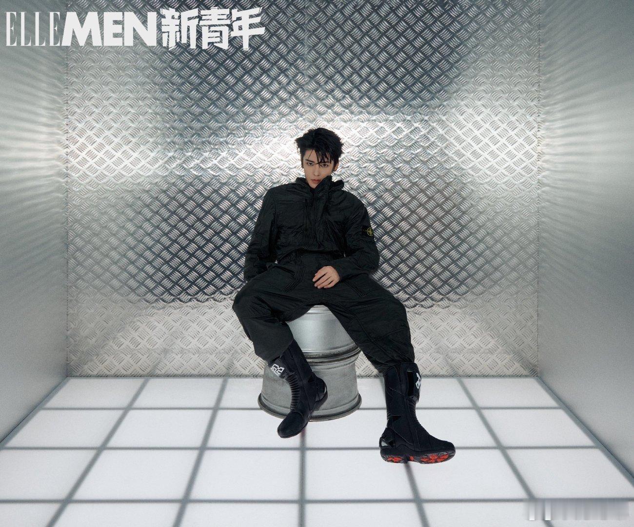 #侯明昊# 颜值与身材并存的侯明昊，每一次的亮相都让人感受到他的时尚气息。 ​​