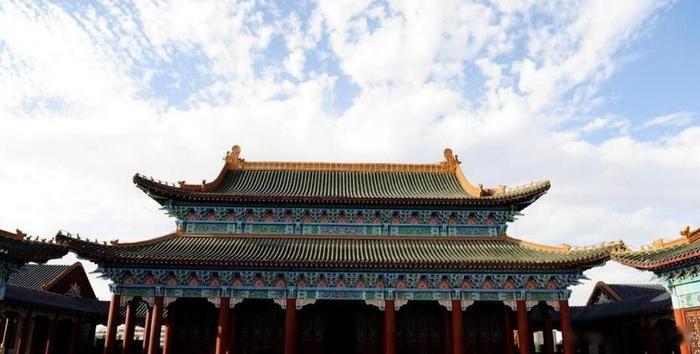 最高潮的时候就是落幕时刻：2021年的白酒。2020年全民买房，上海的楼盘全部日
