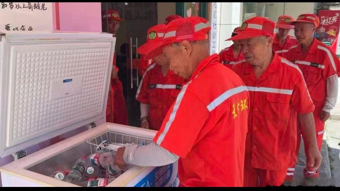 五年接力不打烊台州爱心冰柜送清凉从一人发起的小善举，到全城接力的大温暖，“阳光爱