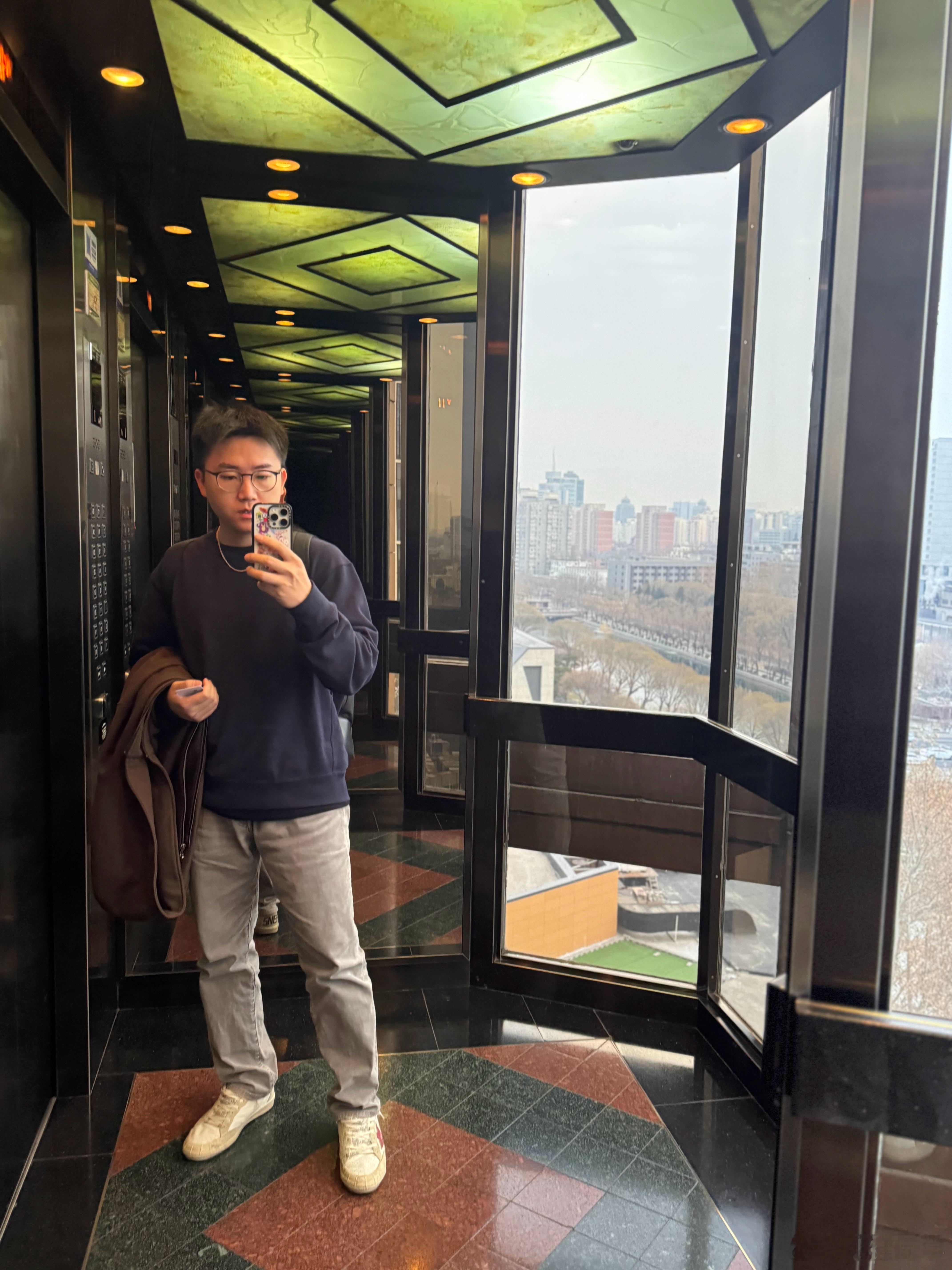 锻炼一段时间后的变化…..早上起床空腹称了下，63.3kg，这应该是我2020年