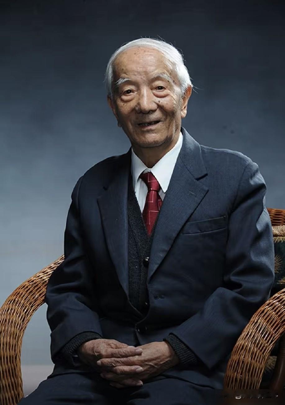 我的天！
大人物怎么扎堆去世？
昨天是郭兰英和朱公，今天竟然又传来噩耗，“两弹一