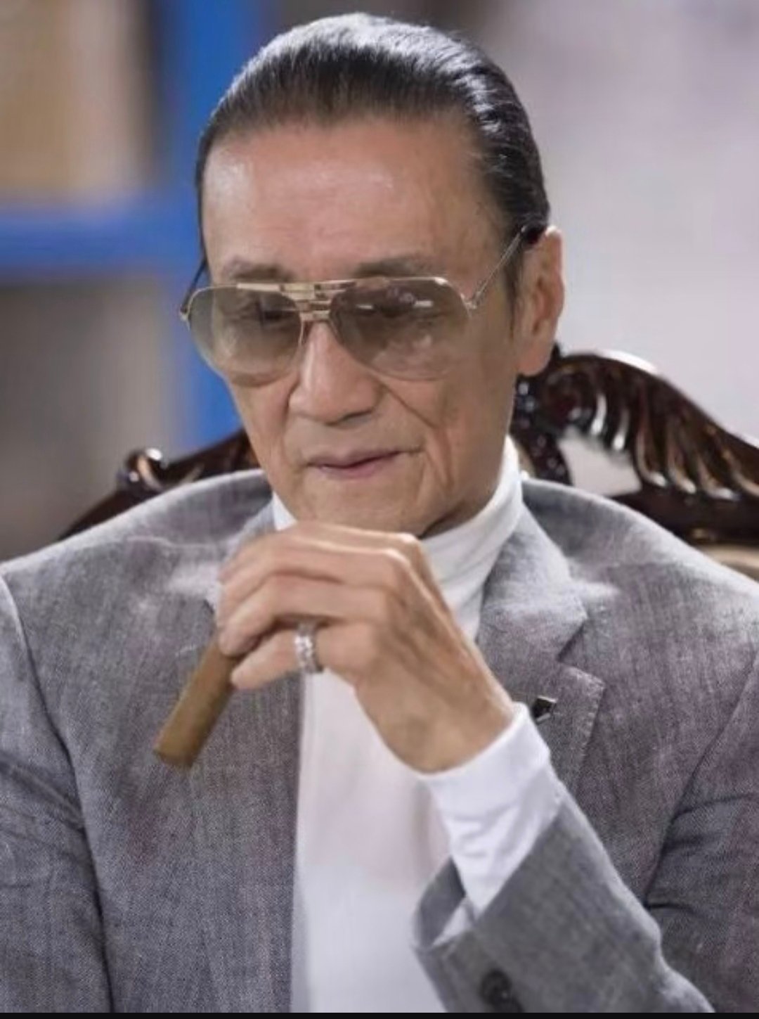 谢贤年轻时有多帅以前只记得晚年戴墨镜潇洒的四哥，现在看到老照片才惊到，无滤镜胶片
