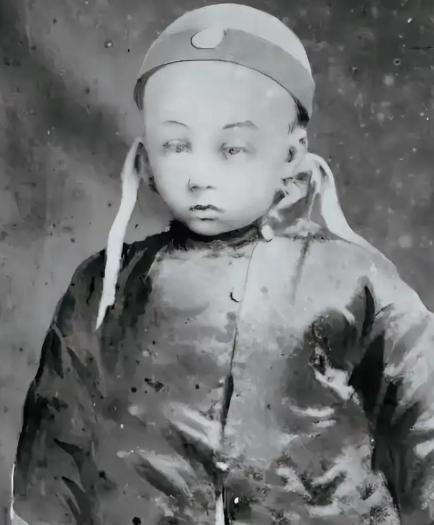 溥仪的身体，是被胆大的宫女掏空的？他童年到底遭遇了什么？1909年的紫禁城，藏着