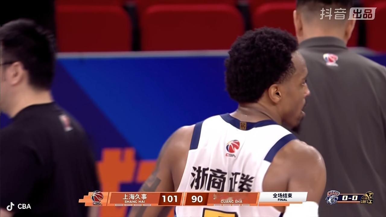 大上海久事男篮拿下了总决赛的第一场比赛的胜利✌️！

      在刚刚结束的C