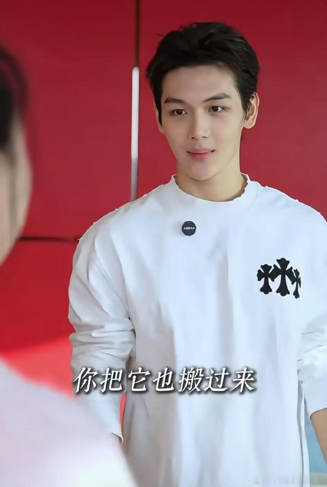 王艳19岁儿子星味球球真的男大十八变，星二代逆袭成功为小帅哥，小时候不太尊重妈妈