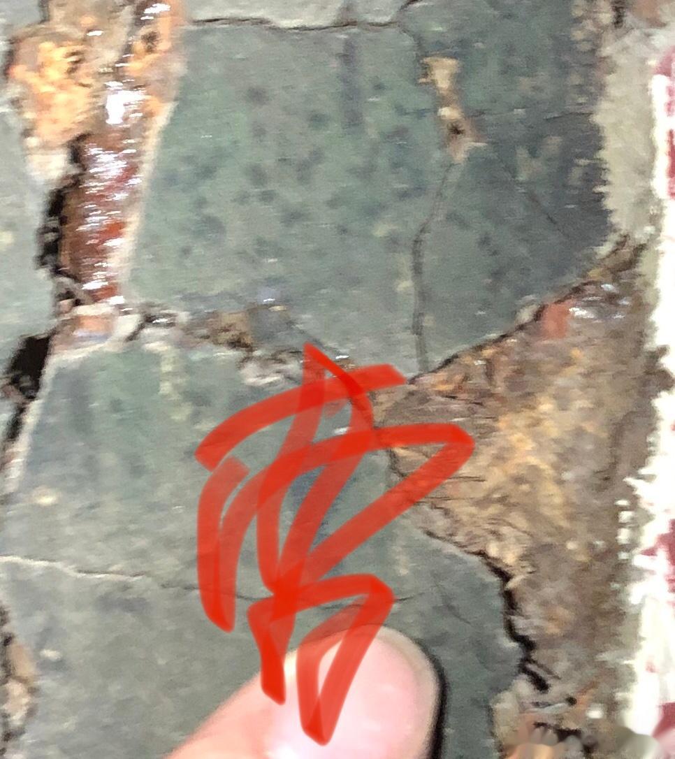 这次恭王府彩画课题调研的过程中，在犄角旮旯处居然还能找到最早期和珅时期的绿油，甚