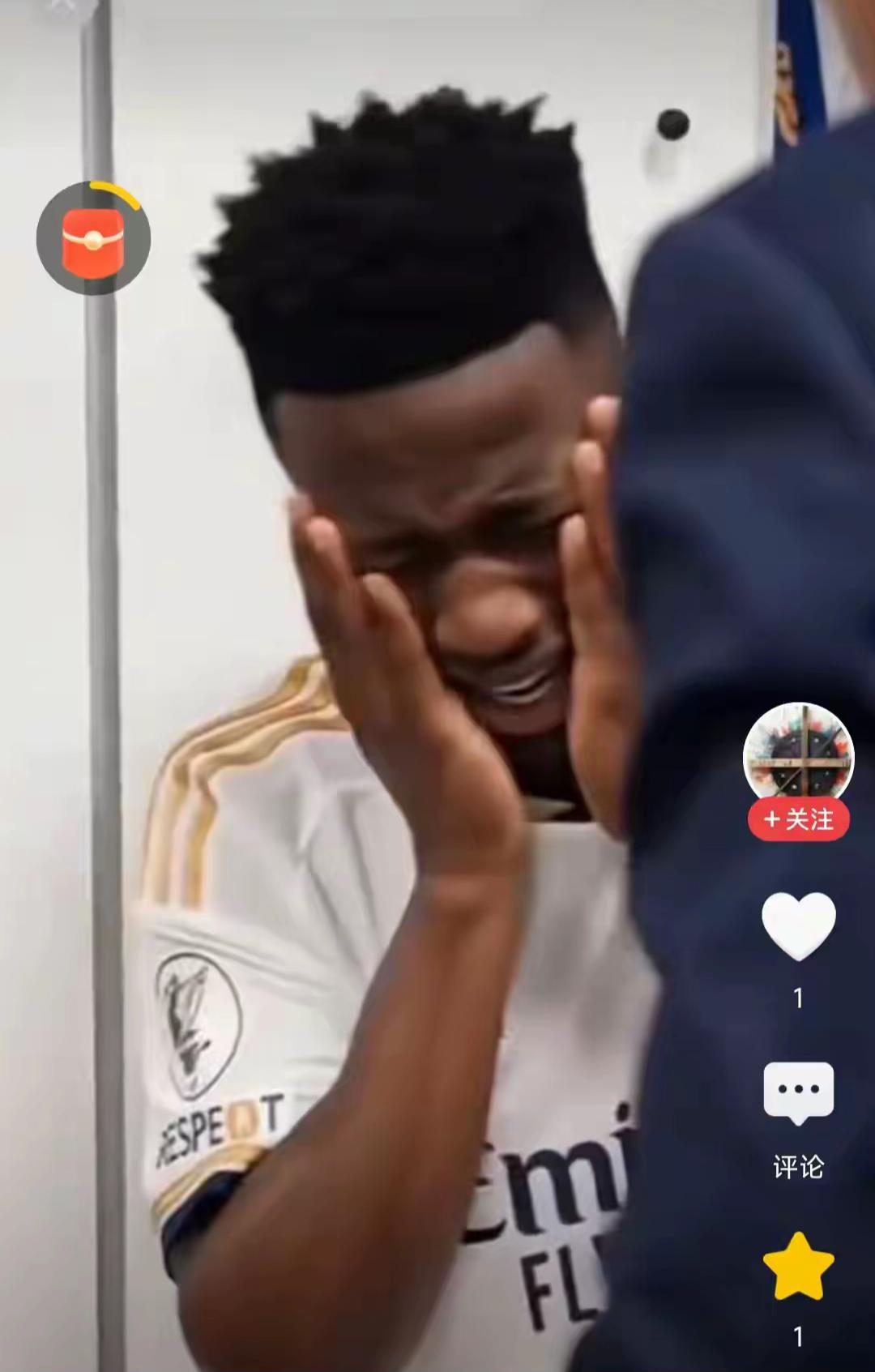 【年迈的皇马老板让刚成年的居莱尔出去，在更衣室对几位大牌球员疯狂输出，主教练也不