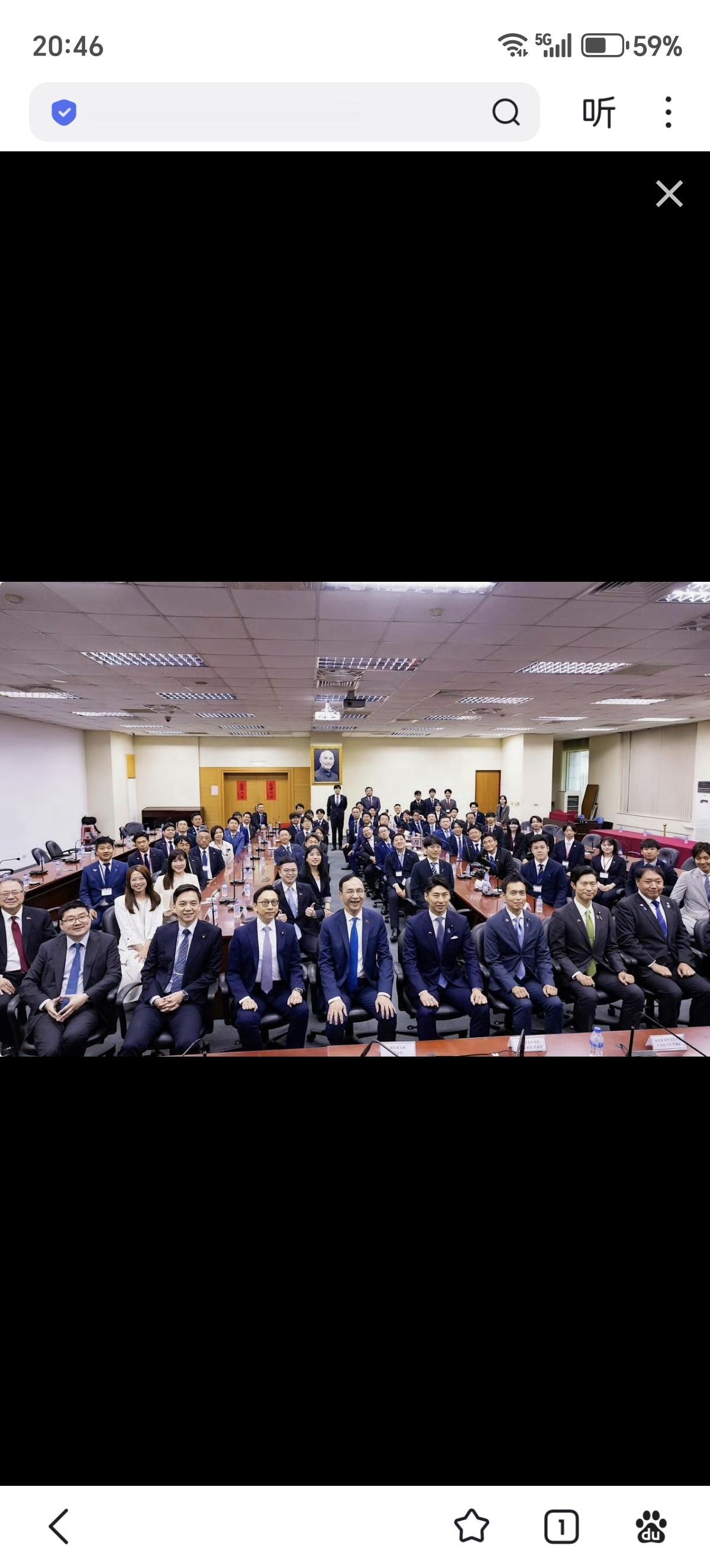 两只前爪都规规矩矩的放在膝盖上……

2月8日，朱立伦向好朋友高市早苗表达诚挚祝