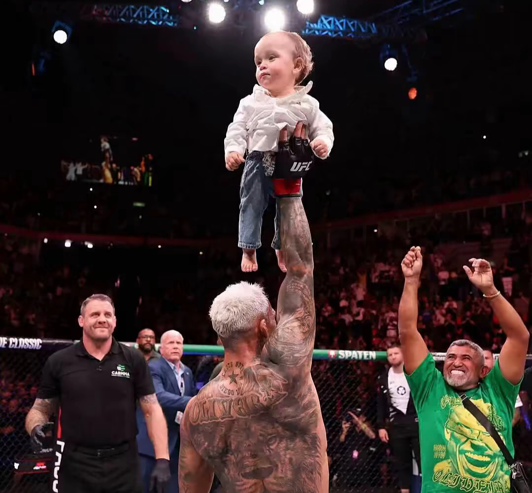 看哭了完美复仇，完美加冕，完美剧本!一致判定50-45以绝对优势碾压霍洛威控制时