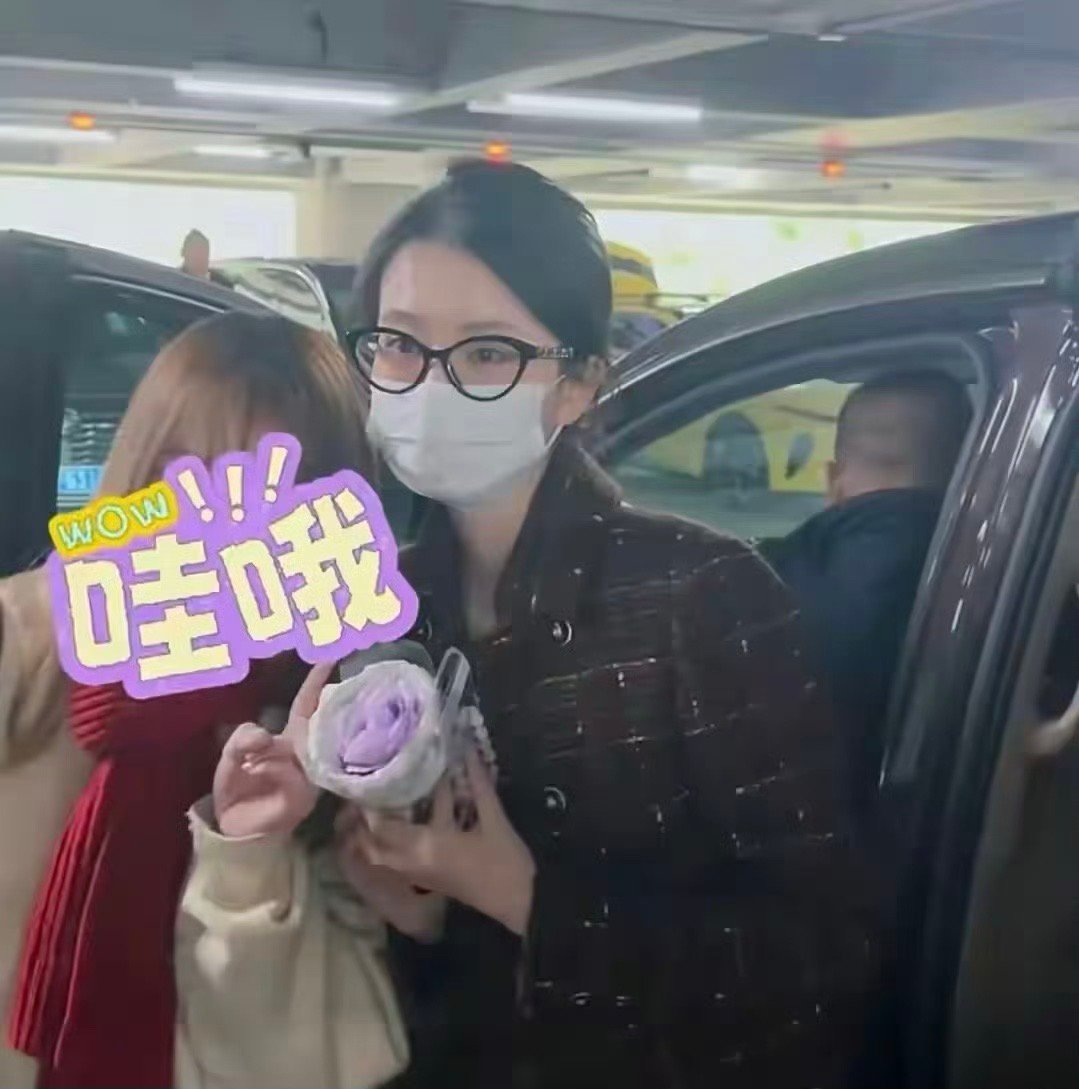 乔欣被曝结婚后首现身 乔欣被曝结婚后首现身，状态真的不错啊。 