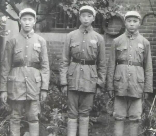 1950年，山东剿匪期间，战士张文凯在路上救了一个十三四岁的小姑娘，谁知道休息的