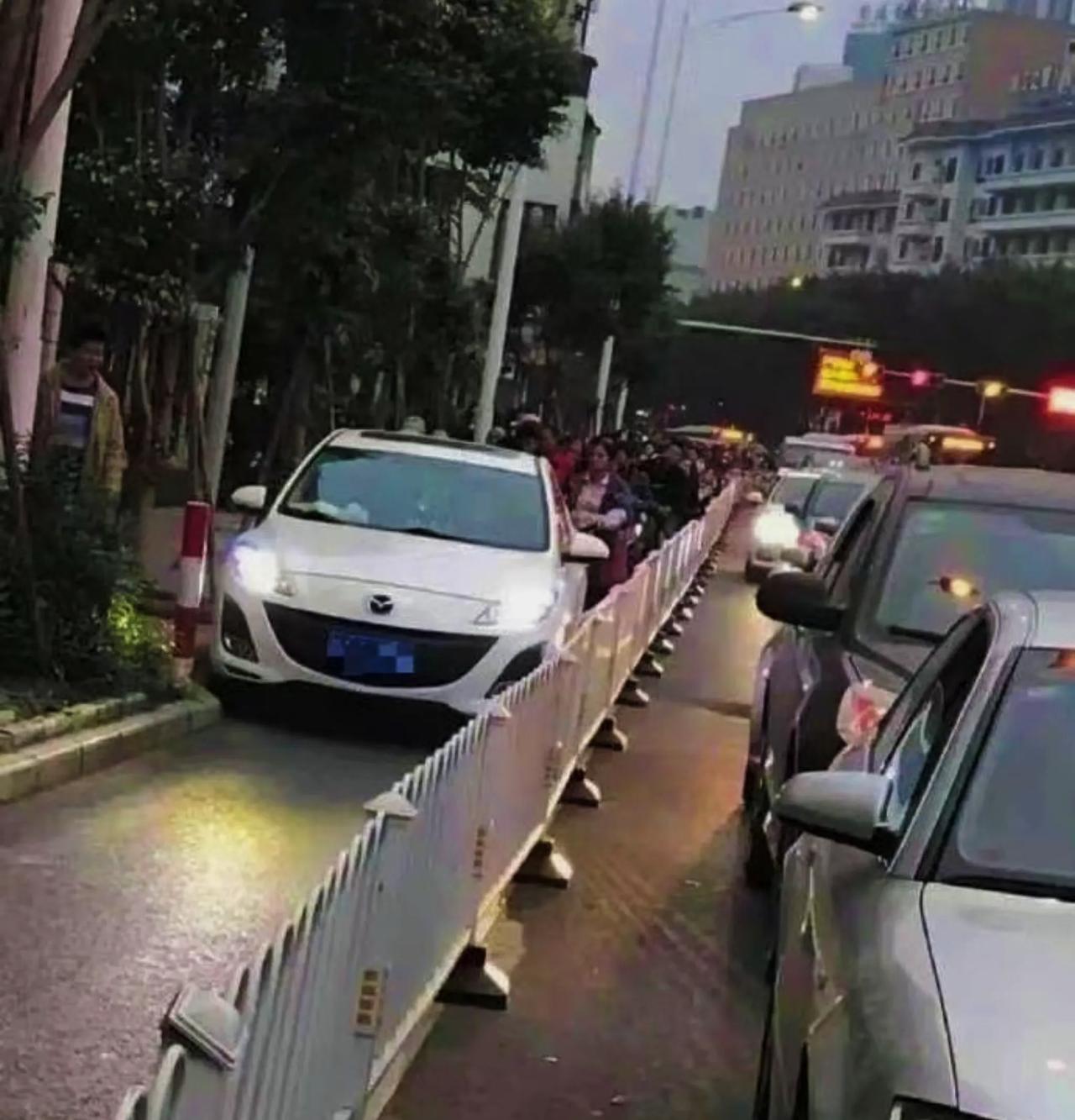 当你觉得压力太大的时候，不妨看一下这位马自达车主….