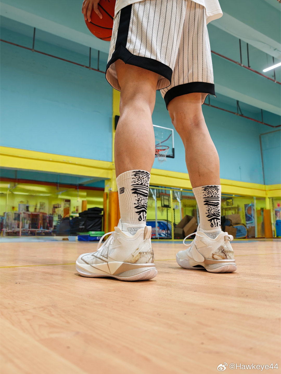 迫不及待，也是态度匹克 态极大三角5.0鞋面的大三角，加上大理石纹路…让我的第一