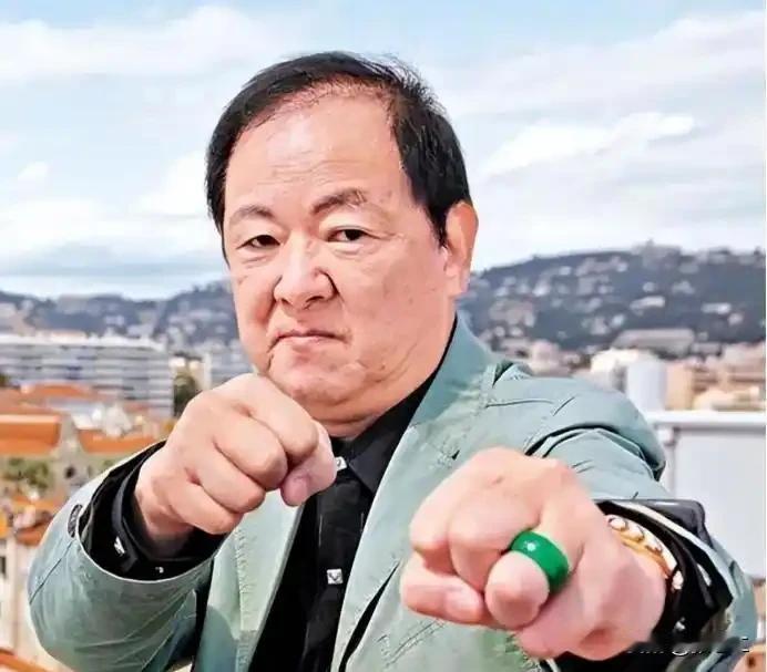 王羽与罗烈同属邵氏五虎，皆是新派武侠先行者。

演技上两人风格迥异，罗烈戏路宽广