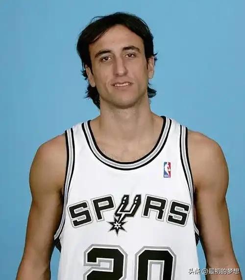 吉诺比利和克莱汤普森究竟谁更强？谁的历史地位更高一些？

吉诺比利

生涯荣誉与