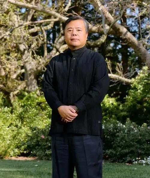 靠网游封神、31 岁身价 90 亿，却因全网唾骂崩溃，套现数百亿全身而退，跑去美