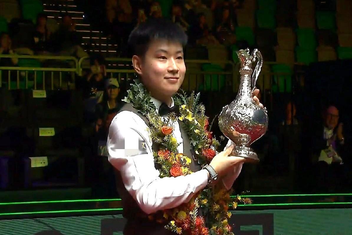 2-5，对手三个赛点，中国军团就剩一口气了，我以为赵心童也要打包回家了。
 
但