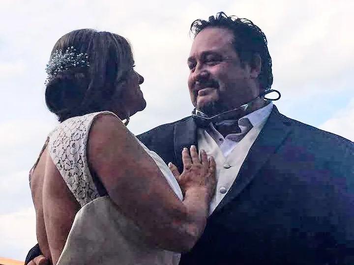 【美国一男子被警察跪压脖子致死，被裁定为凶杀案】（美联社）据美联社查阅的官方尸检