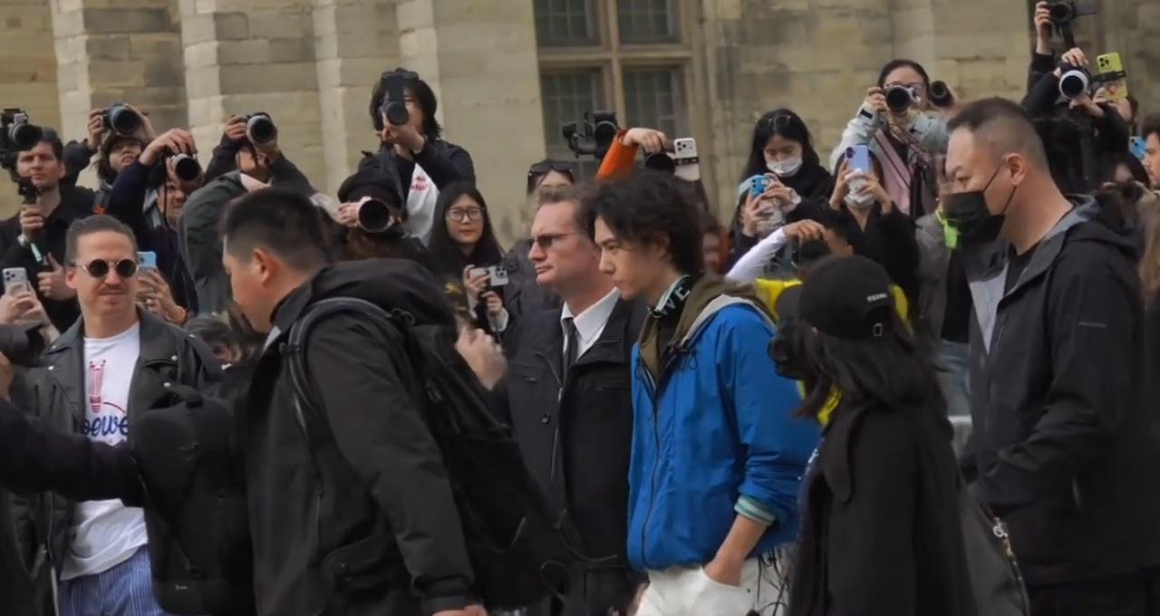 巨星
王一博巴黎时装周 ​​​