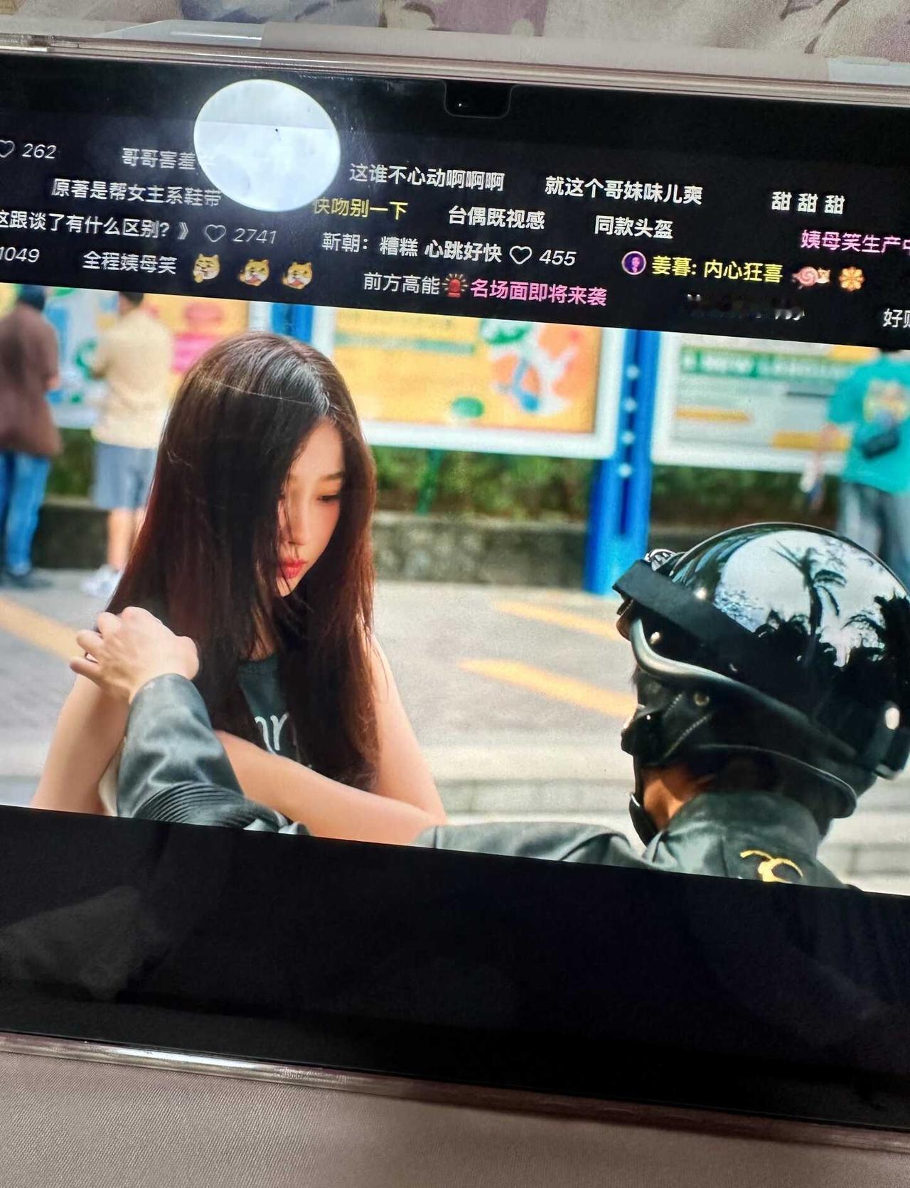 双轨
非常神的一部剧 是我看过最好看的现偶 一点不枯燥 看过好多现偶都很枯燥无聊