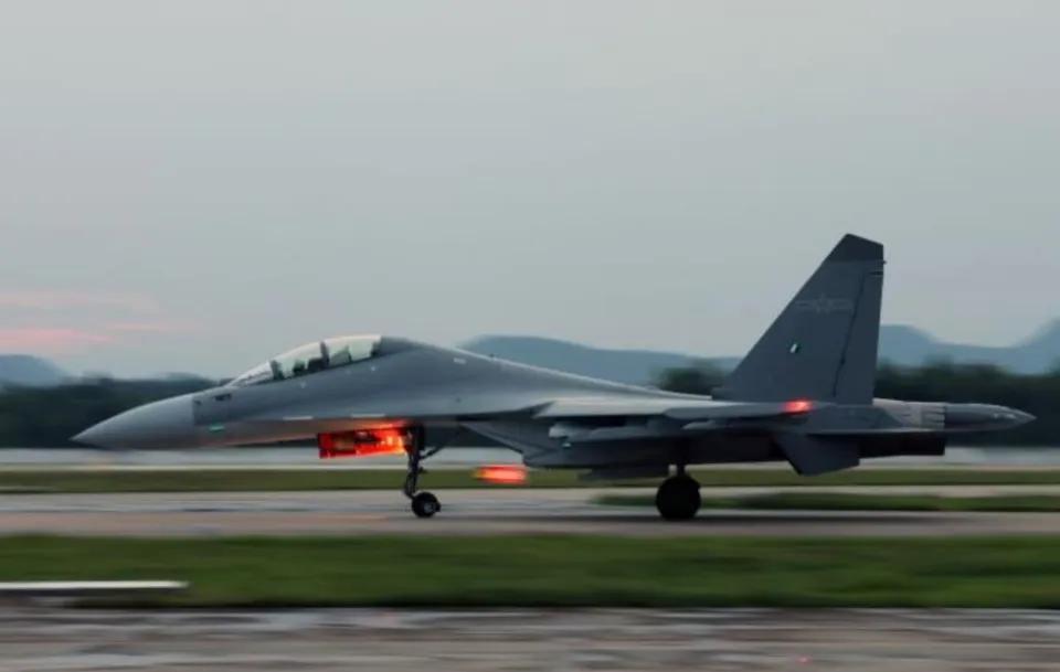 中埃空军在埃及打对抗，歼-16直面“阵风”，美国人比谁都坐不住。
 
为啥？
 