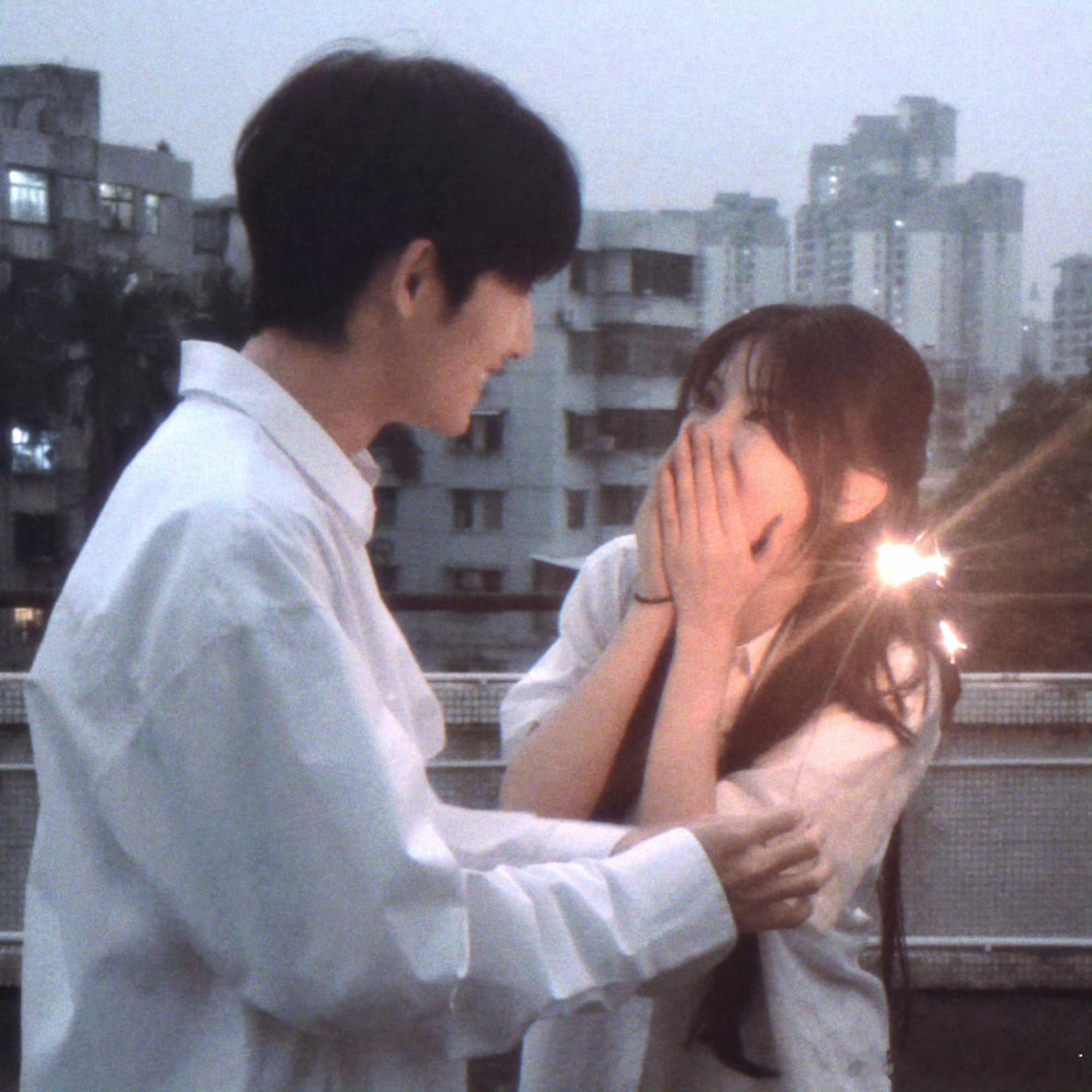 杨超越、董思成青春疼痛文学正确打开方式希望和悲伤都是一缕光，总有一天我们会再相遇