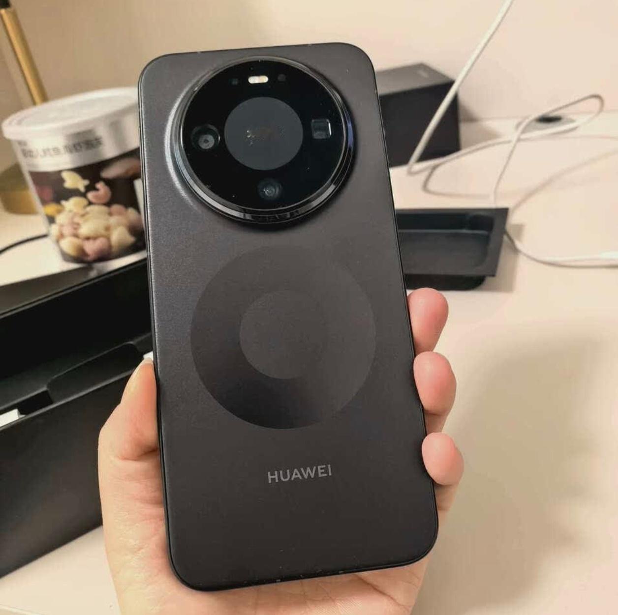 华为Mate80系列累计销量超310万春节期间走亲戚，一堆的化妆Mate80，都