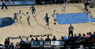 华子无解干拔！字母哥心动了不？
在今天NBA常规赛森林狼对阵灰熊的第一节比赛中，