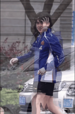 开心小斗
顺个新发型！好了！拍吧！帅吧！
今日的王王哥心情好好，少有的对着镜头笑