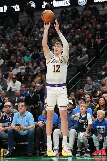 拉拉维亚的能力其实还行，让他打个替补，每场打个20分钟上下，是能够完成任务的，偶