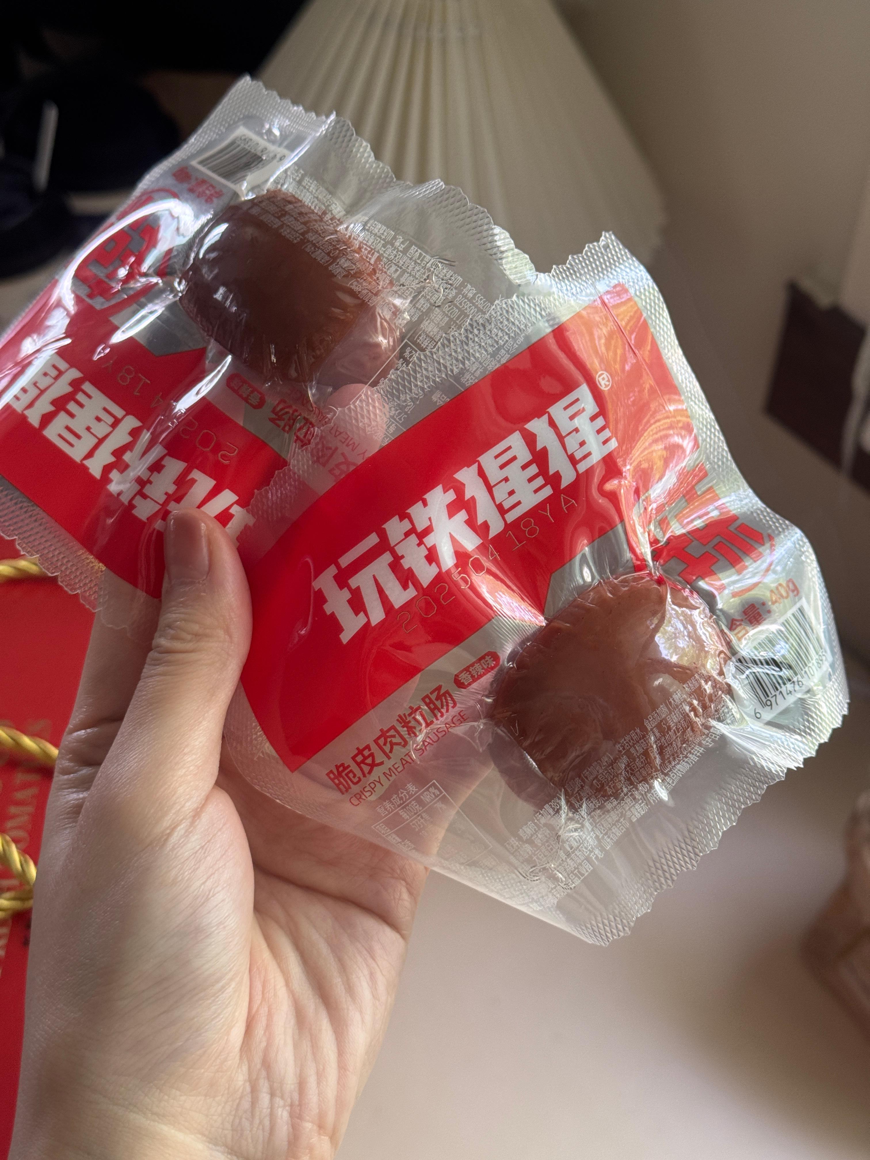 中午吃了两个肠两个鸡胸肉干 一大杯水  直接给我撑的睡着了 刚醒 我现在就是在维