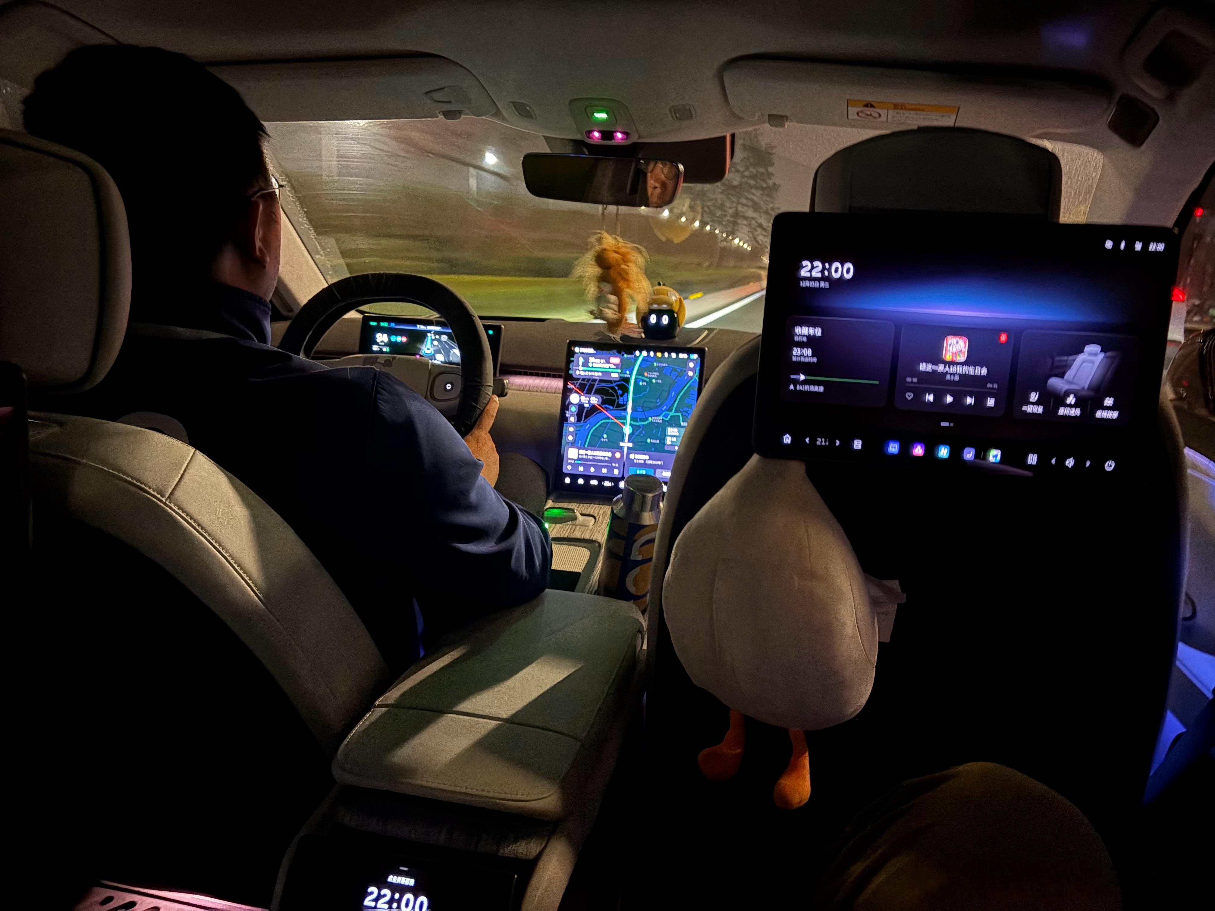 回到我大广东了，我已经换上短袖了，真舒服 