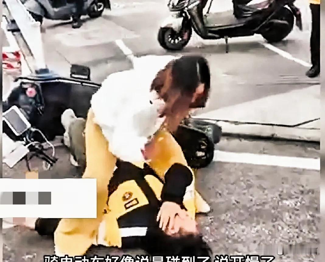 老实人活该被欺负吗？10月8日，重庆一42岁女子，醉酒之后在路上摇摇晃晃地走。2